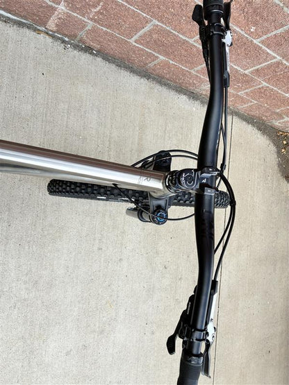 Revel Tirade Eagle 90 XL - Photo Shoot Bike