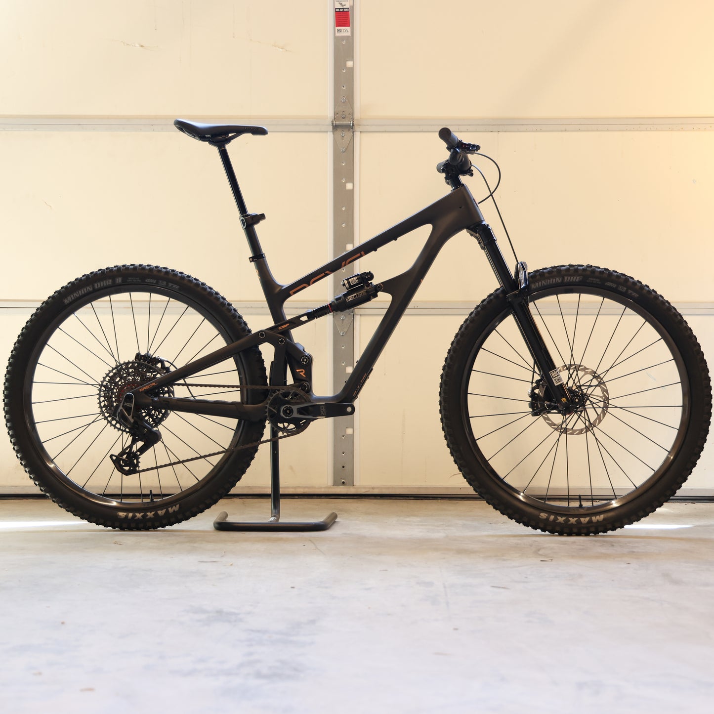 Rascal SRAM X0 Transmission Large Copperhead - Photo Shoot Bike